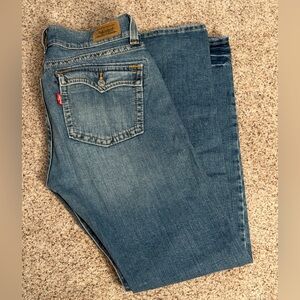 Levi's Women's Mid Wash Blue Straight Leg Jeans